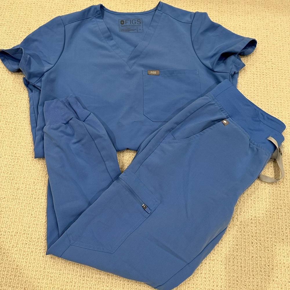 FIGS scrub set